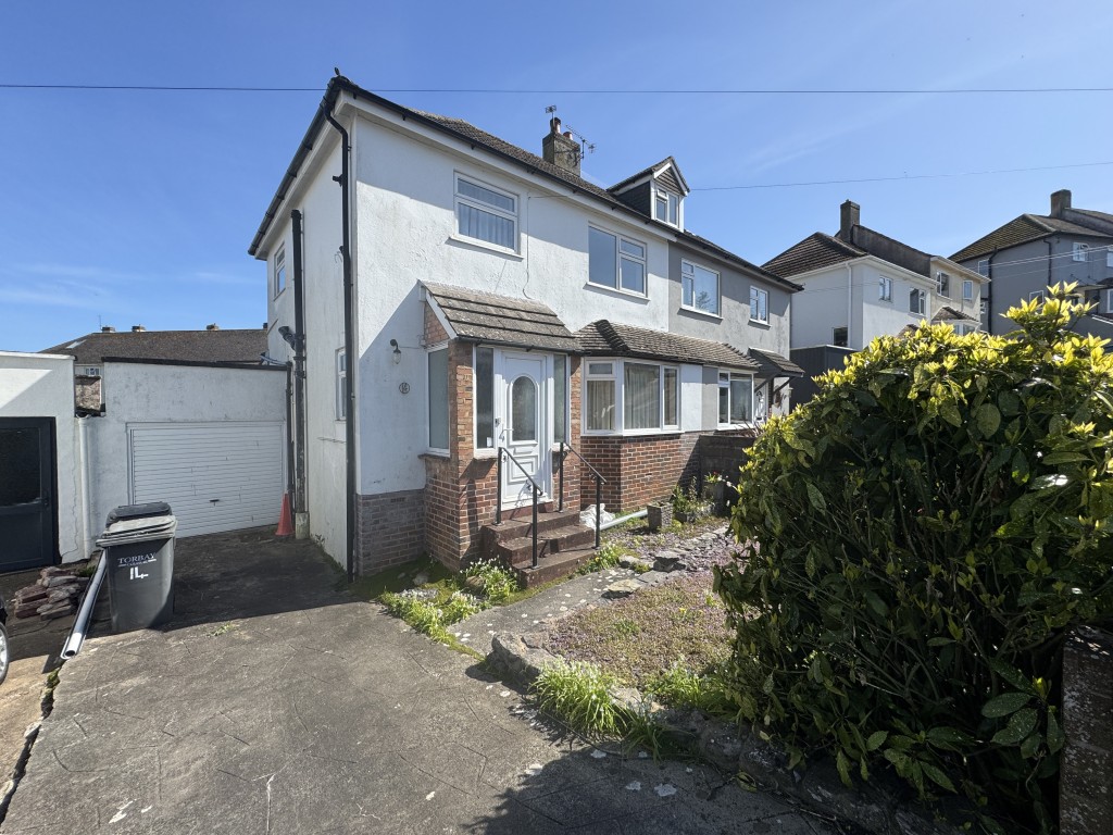 Lot: 44 - SEMI-DETACHED HOUSE FOR IMPROVEMENT - Front of the property showing garage and parking